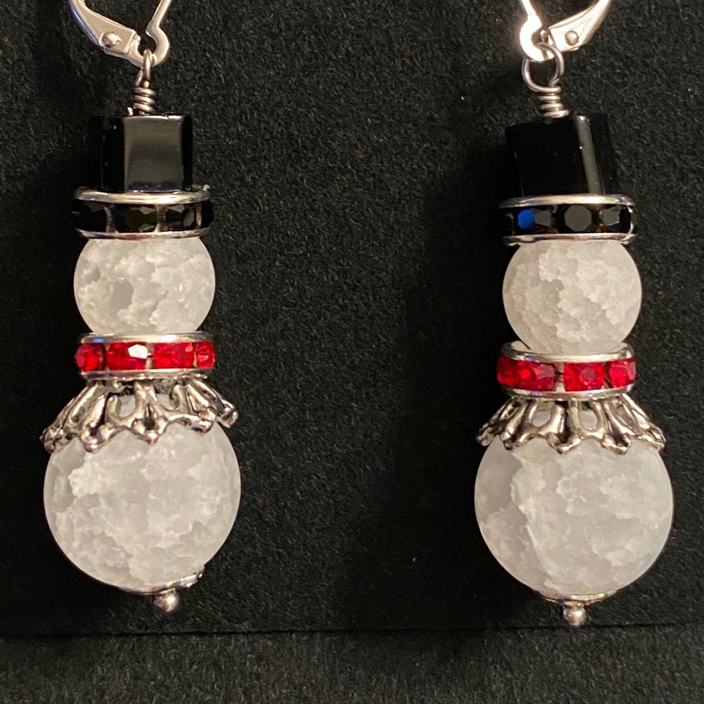 Holiday snowman earrings. Christmas favorites